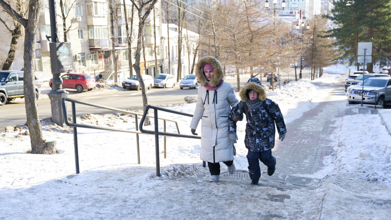 Сплошной гололед - пройтись по городу предлагают мэру хабаровчане — Новости  Хабаровска