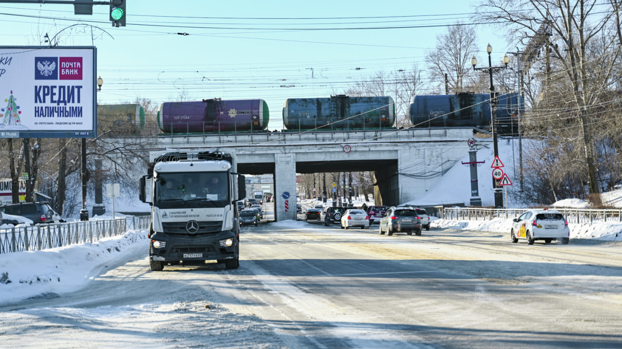 Бетонными блоками снова огородили опасные рельсы на Воронежской  (ПЕРЕКЛИЧКА) — Новости Хабаровска