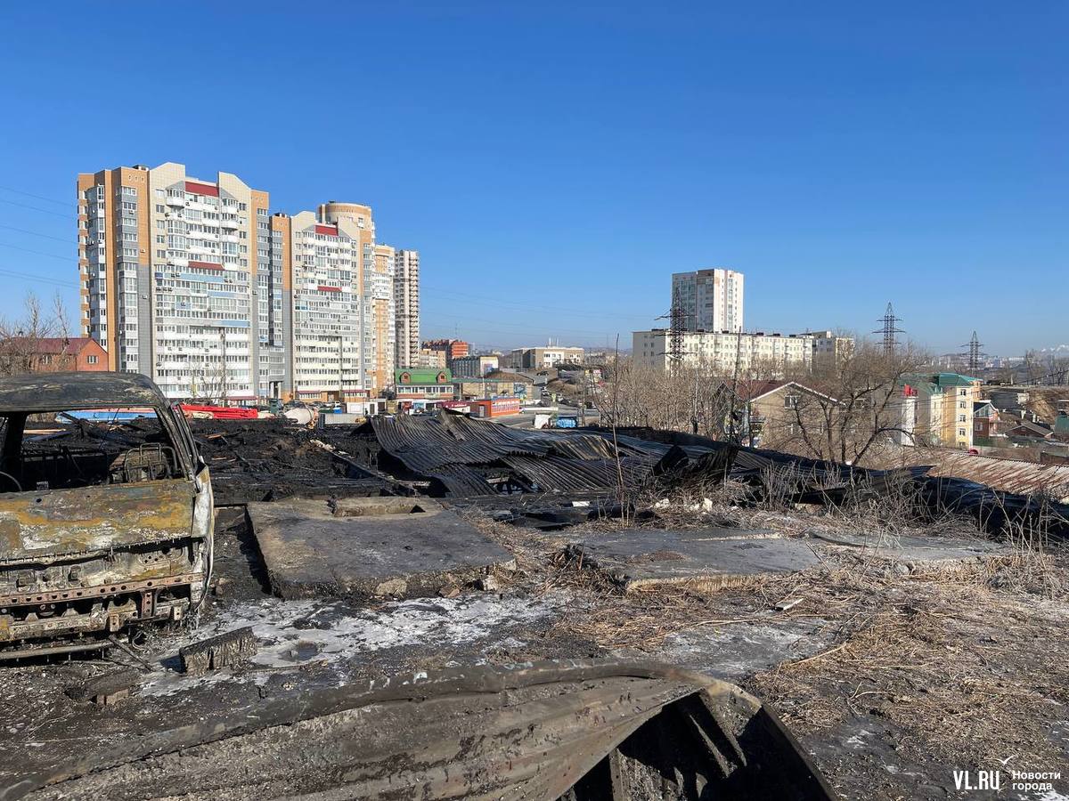 На Эгершельде загорелся автосервис в районе ЖК «Алые паруса» – Новости  Владивостока на VL.ru