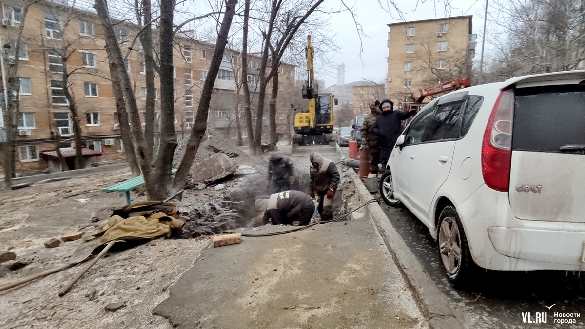 ВПЭС старается быстрее вернуть отопление на Юмашева, Кузнецова и Ладыгина  после порыва – Новости Владивостока на VL.ru