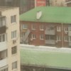 Семеновская 30, с балкона свисает обшивка. Фото читателей Новостей VL.ru — newsvl.ru