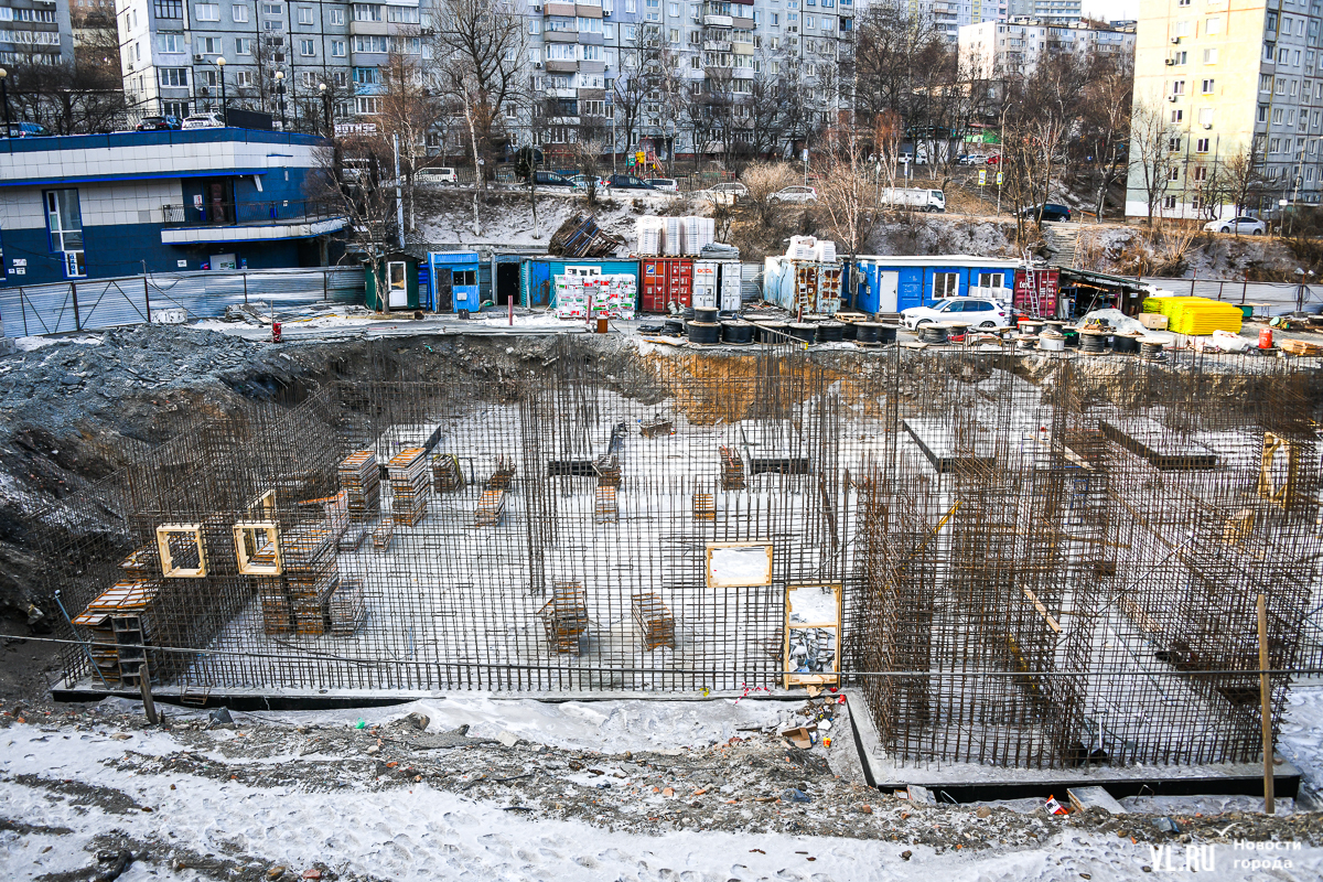 Поликлинику на Баляева на месте снесённого рынка больше года строили без  разрешения (ФОТО) – Новости Владивостока на VL.ru