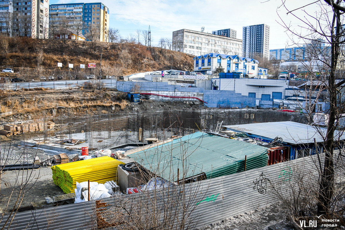 Поликлинику на Баляева на месте снесённого рынка больше года строили без  разрешения (ФОТО) – Новости Владивостока на VL.ru