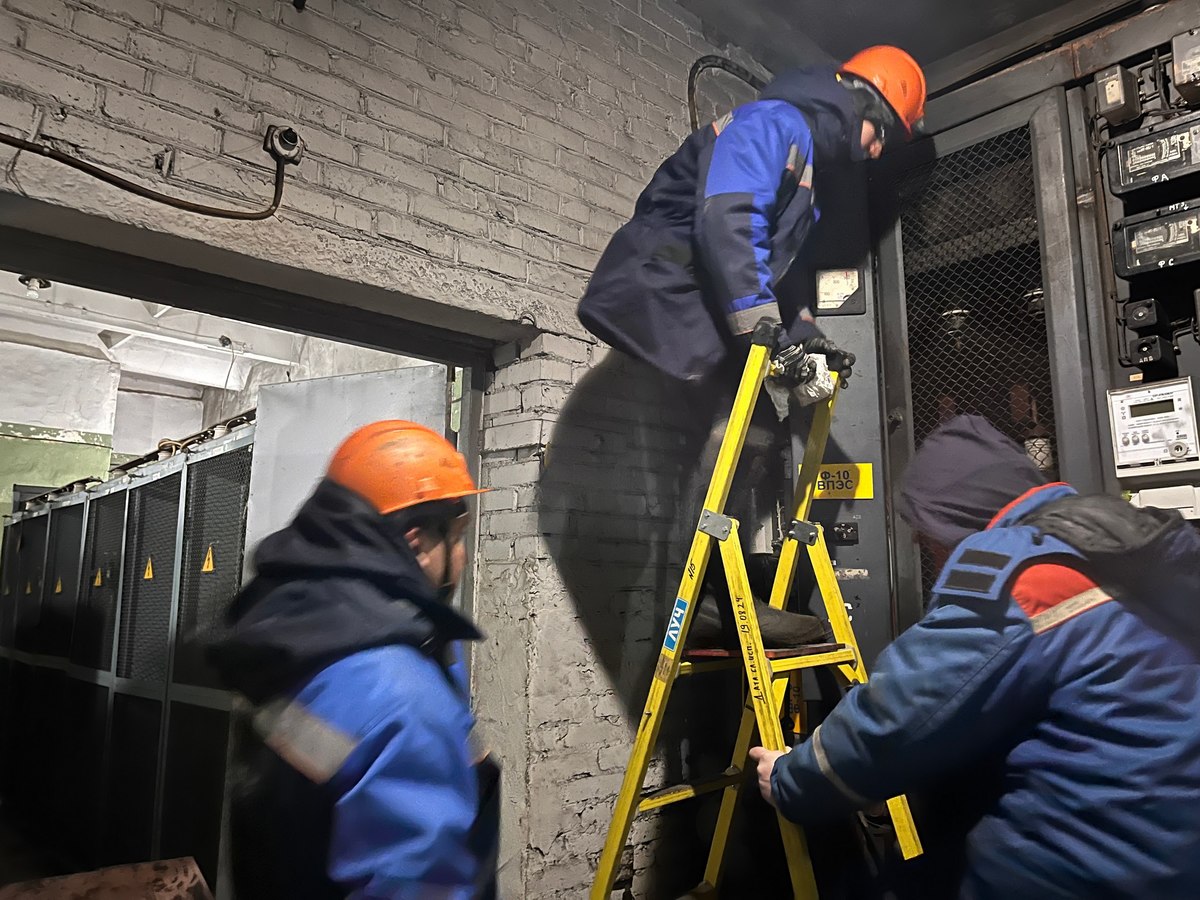 В домах Первомайского района вторые сутки нет отопления после пожара на  подстанции – Новости Владивостока на VL.ru