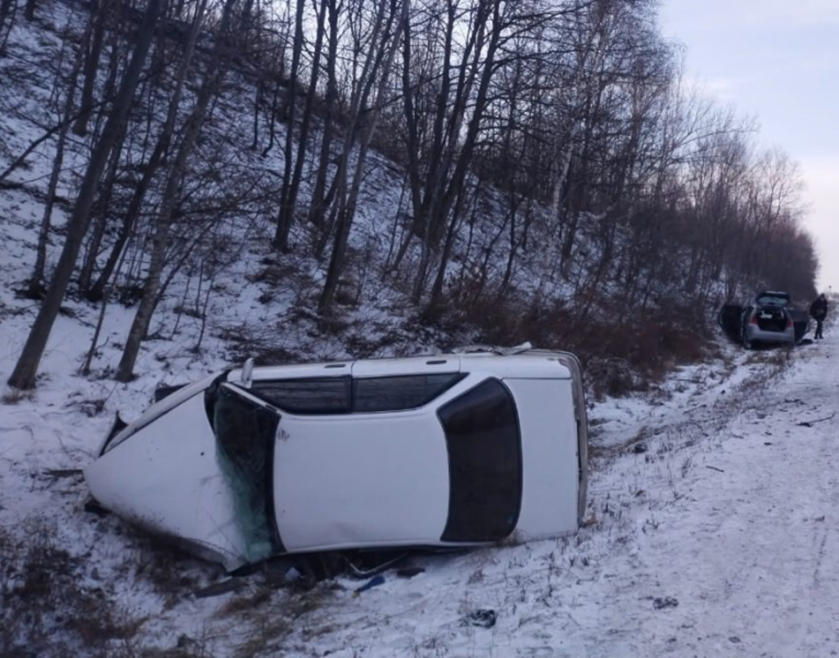 Начинающего водителя в Надеждинском районе вынесло на встречную полосу —  пострадали два человека – Новости Владивостока на VL.ru