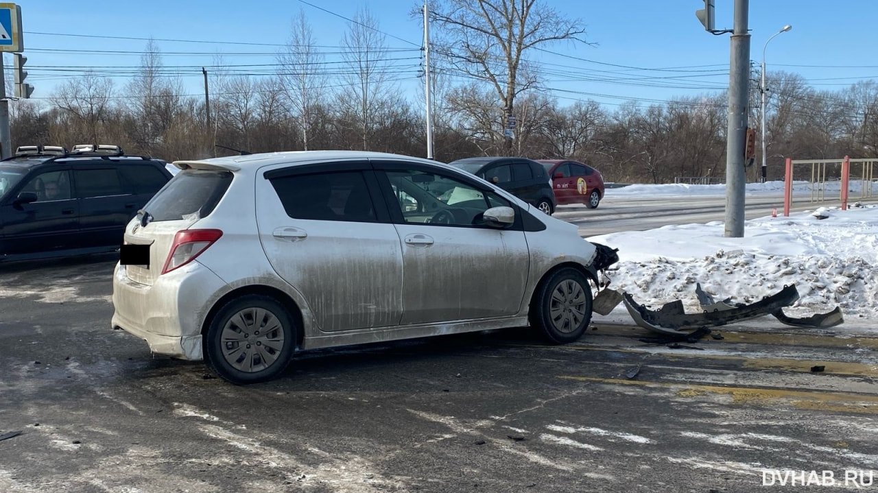 Не заметил Prius: водитель Vitz спровоцировал ДТП на Павла Морозова (ФОТО)  — Новости Хабаровска