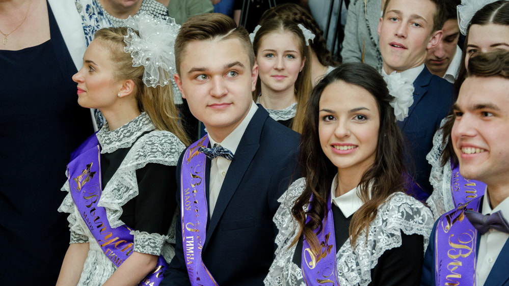 1 сентября 11 класс. Последний звонок 2013. Последний звонок 2013. Выступление 11 класса на последний звонок. Мбоу сош корсаковка.