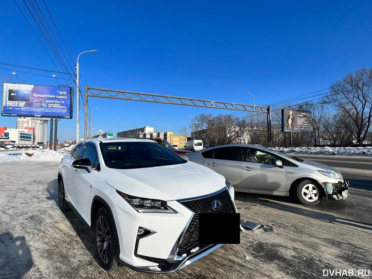 Toyota Prius протаранил Lexus на Павла Морозова (ФОТО) — Новости Хабаровска