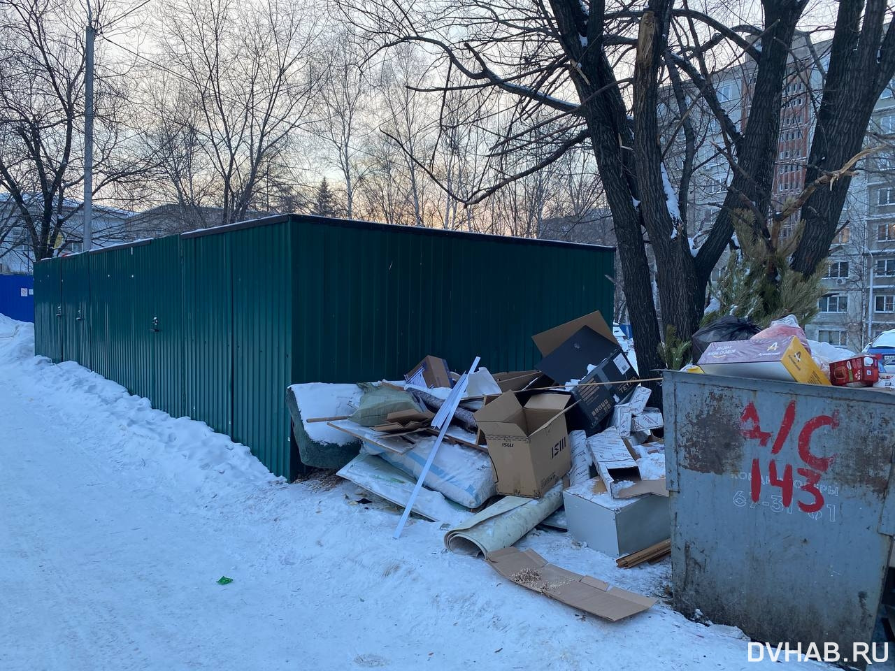 На помойку под замком не могут выбросить мусор жители Большой (ФОТО) —  Новости Хабаровска