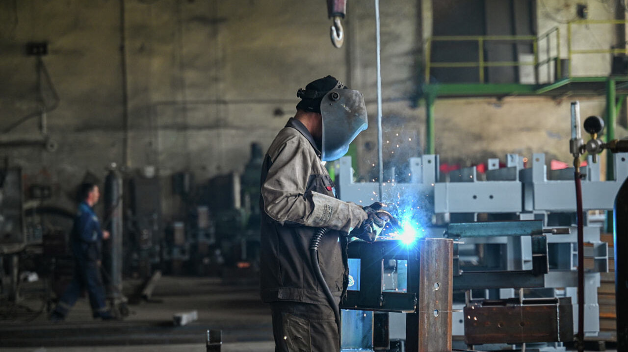 Охрана труда. Труд работа служба. Рабочие профессии. Труда персонала. Биржа труда.