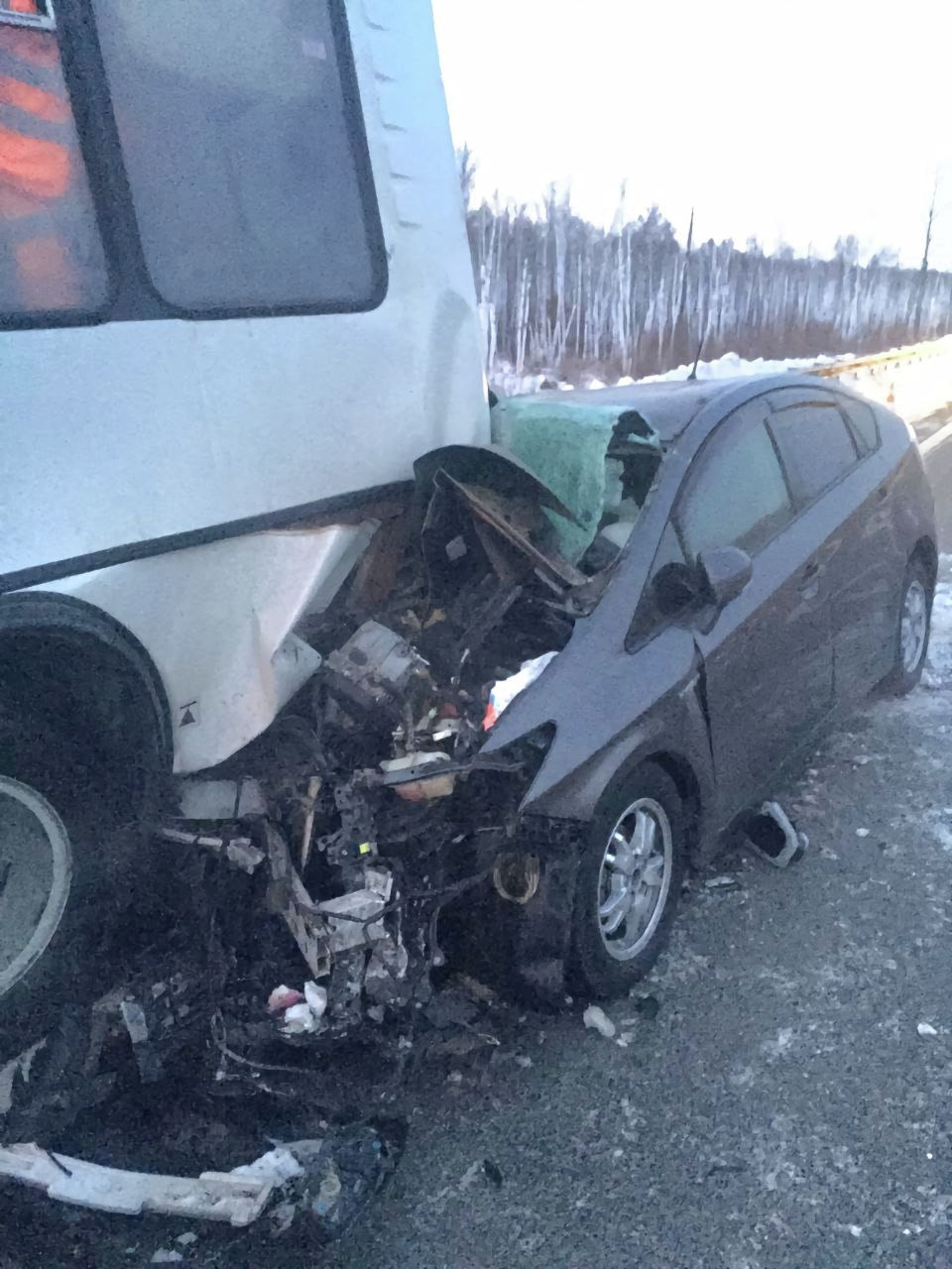 В стоящий на обочине ПАЗ врезался Prius на трассе Хабаровск - Владивосток  (ФОТО; ОБНОВЛЕНИЕ) — Новости Хабаровска