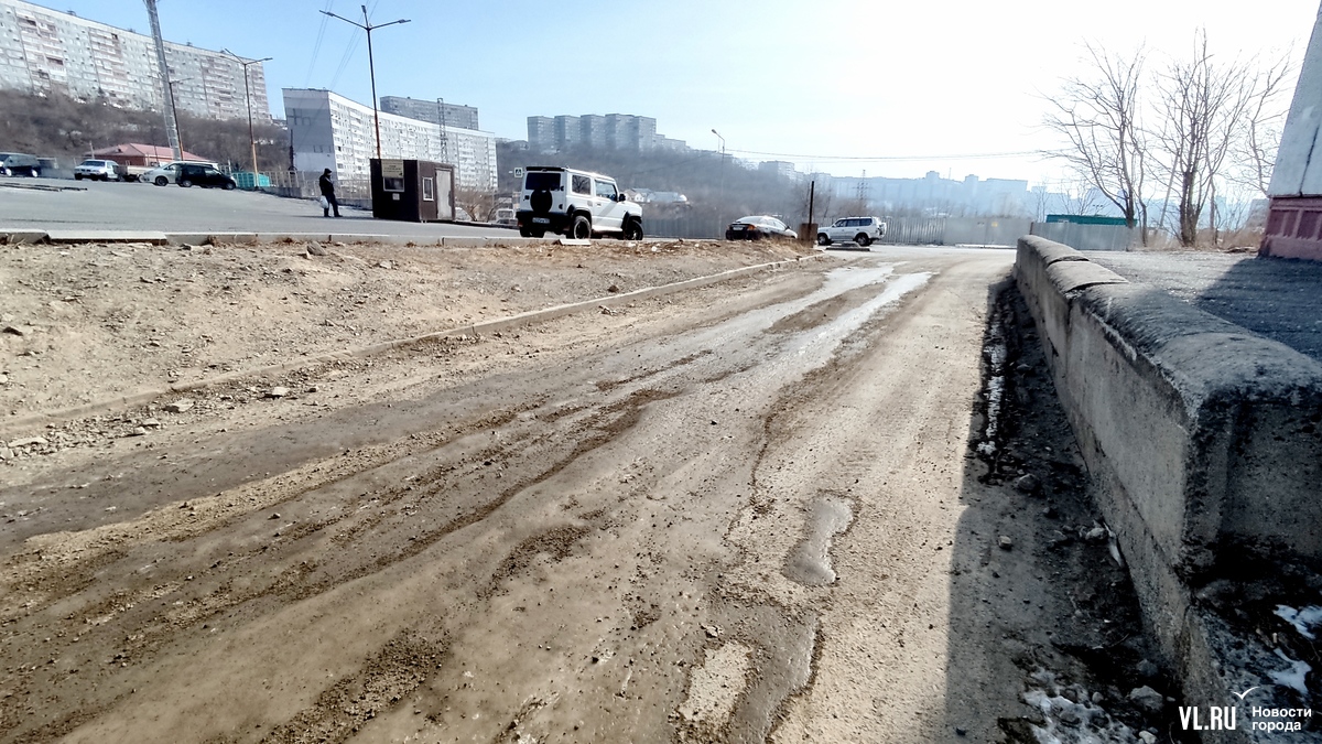 Жители Черняховского жалуются на пыль и грязь со стройки на месте развалин  школы (ФОТО) – Новости Владивостока на VL.ru