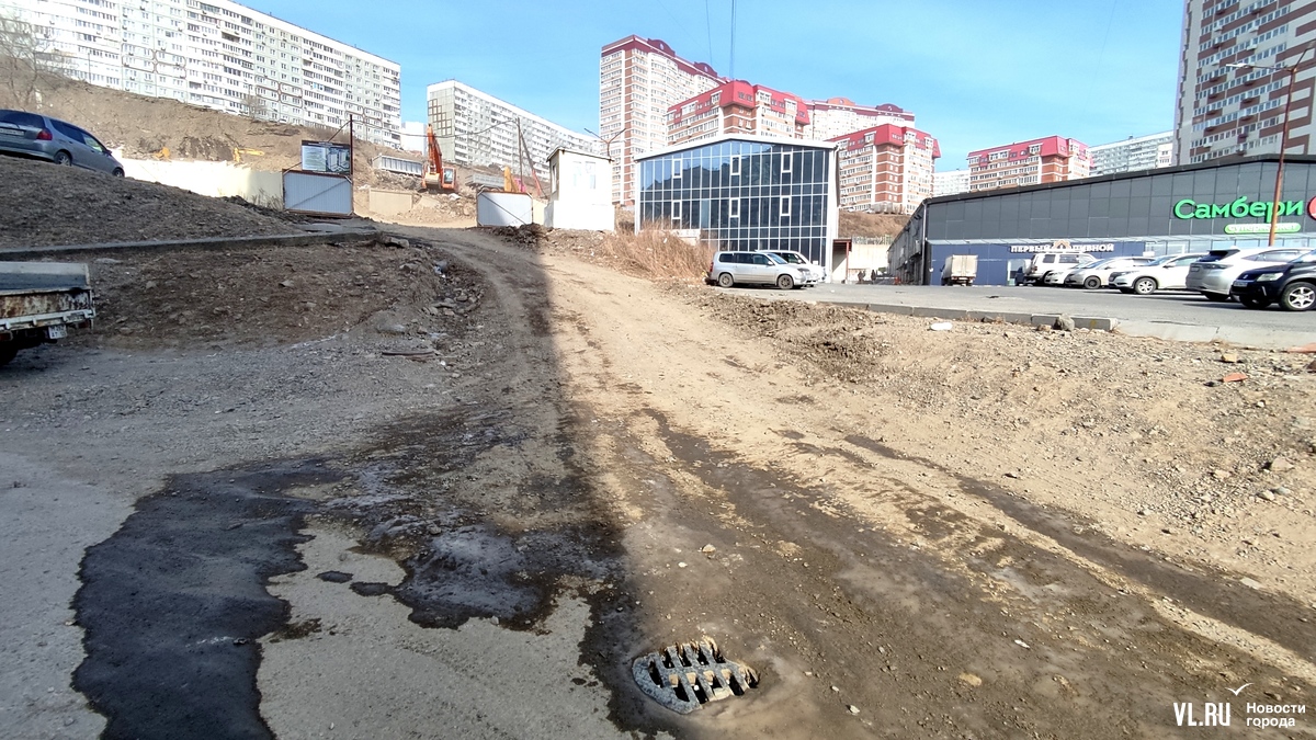 Жители Черняховского жалуются на пыль и грязь со стройки на месте развалин  школы (ФОТО) – Новости Владивостока на VL.ru