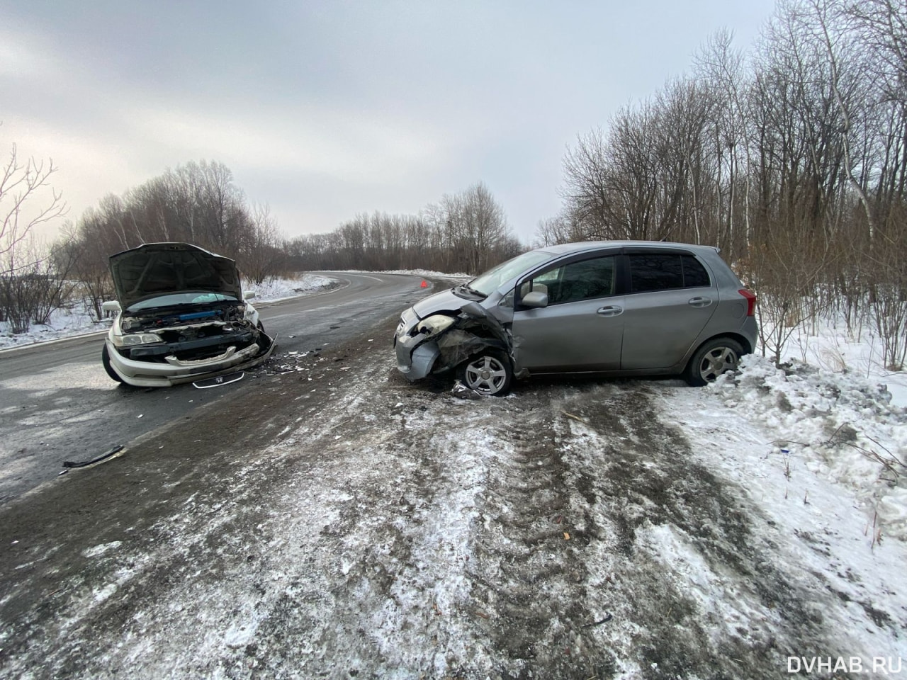 Голову о лобовое стекло разбил водитель Toyota Vitz в ДТП (ФОТО) — Новости  Хабаровска