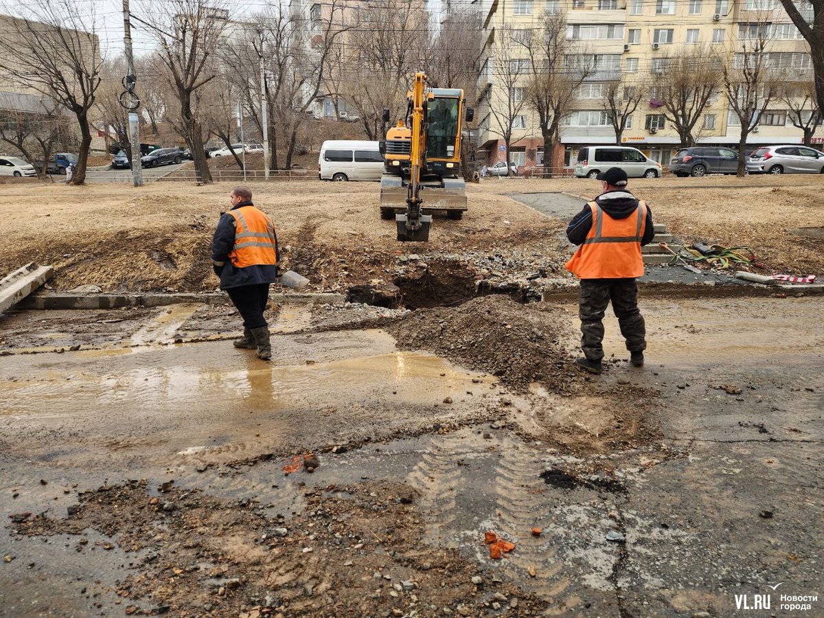 Фонтан кипятка» появился на Русской из-за повреждения теплотрассы (ВИДЕО) –  Новости Владивостока на VL.ru