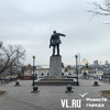 Во Владивостоке установили гранитные ограничители от «паркунов» возле памятника Ленину на привокзальной площади (ФОТО)