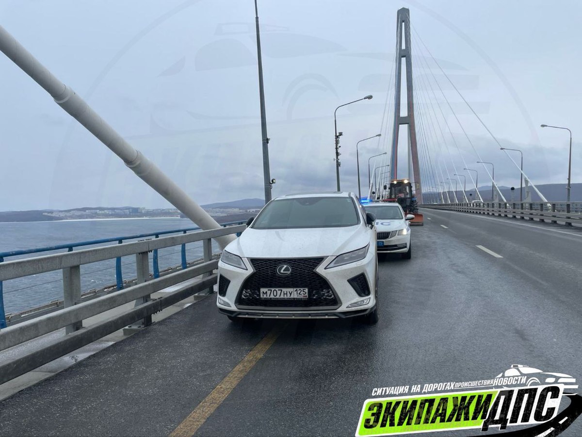 На Русском мосту обнаружили Lexus без водителя – Новости Владивостока на  VL.ru