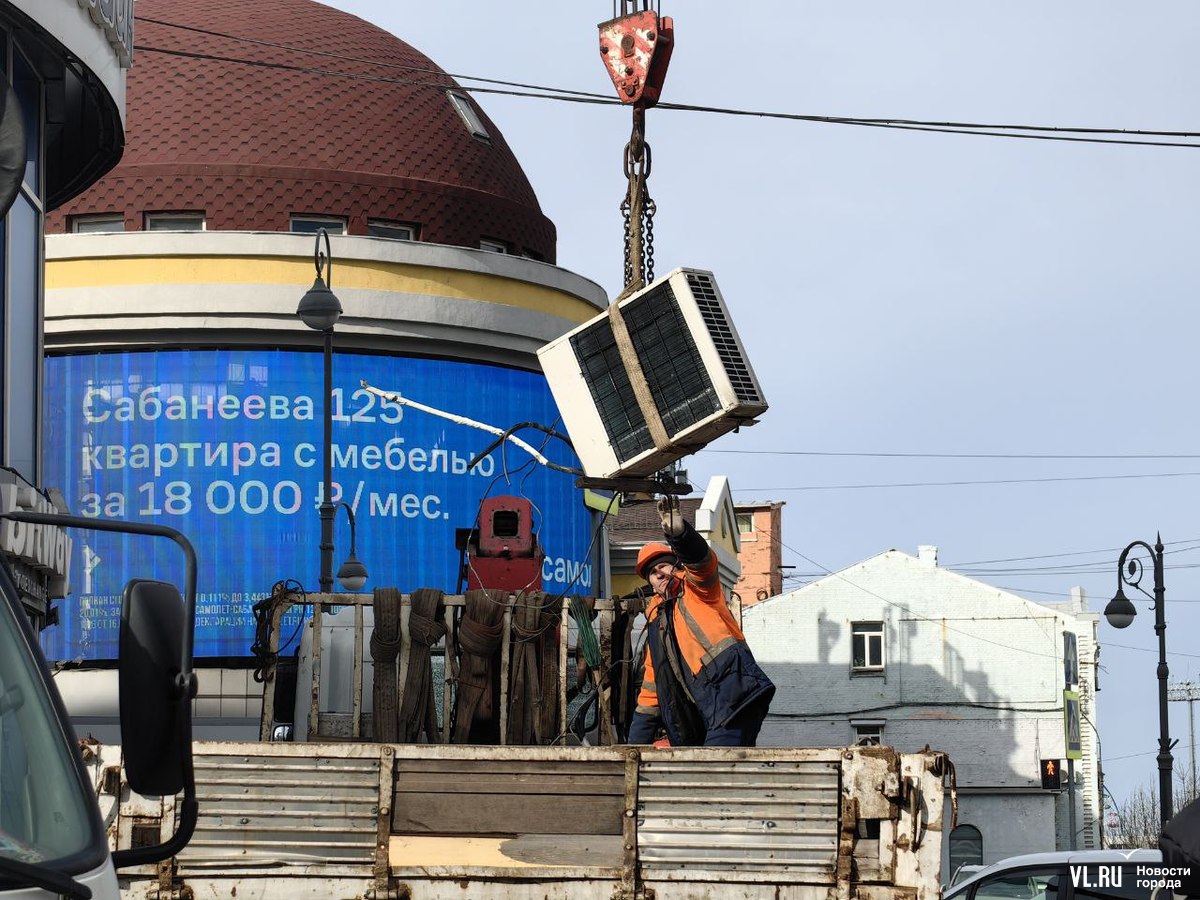 Во Владивостоке начался принудительный снос «Дворца связи» на Семёновской  (ФОТО; ВИДЕО) – Новости Владивостока на VL.ru