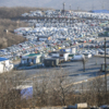 Видимо, туда переставили большую часть машин со стоянок, которые находятся в охранной зоне Владивостокской крепости — newsvl.ru