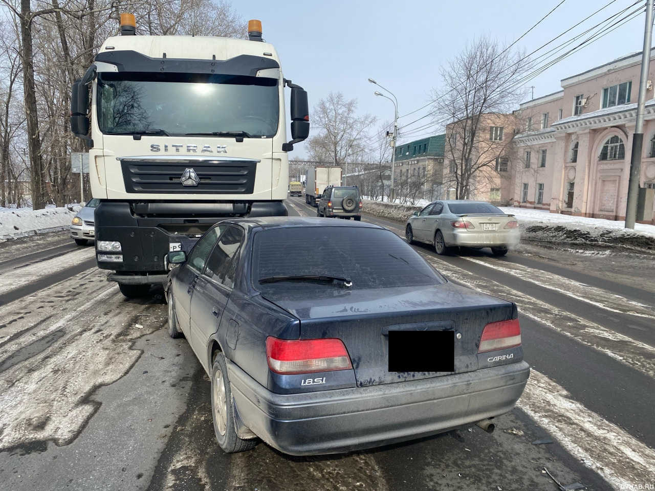 Toyota Carina столкнулась с грузовиком из-за Nissan Tiida (ФОТО) — Новости  Хабаровска