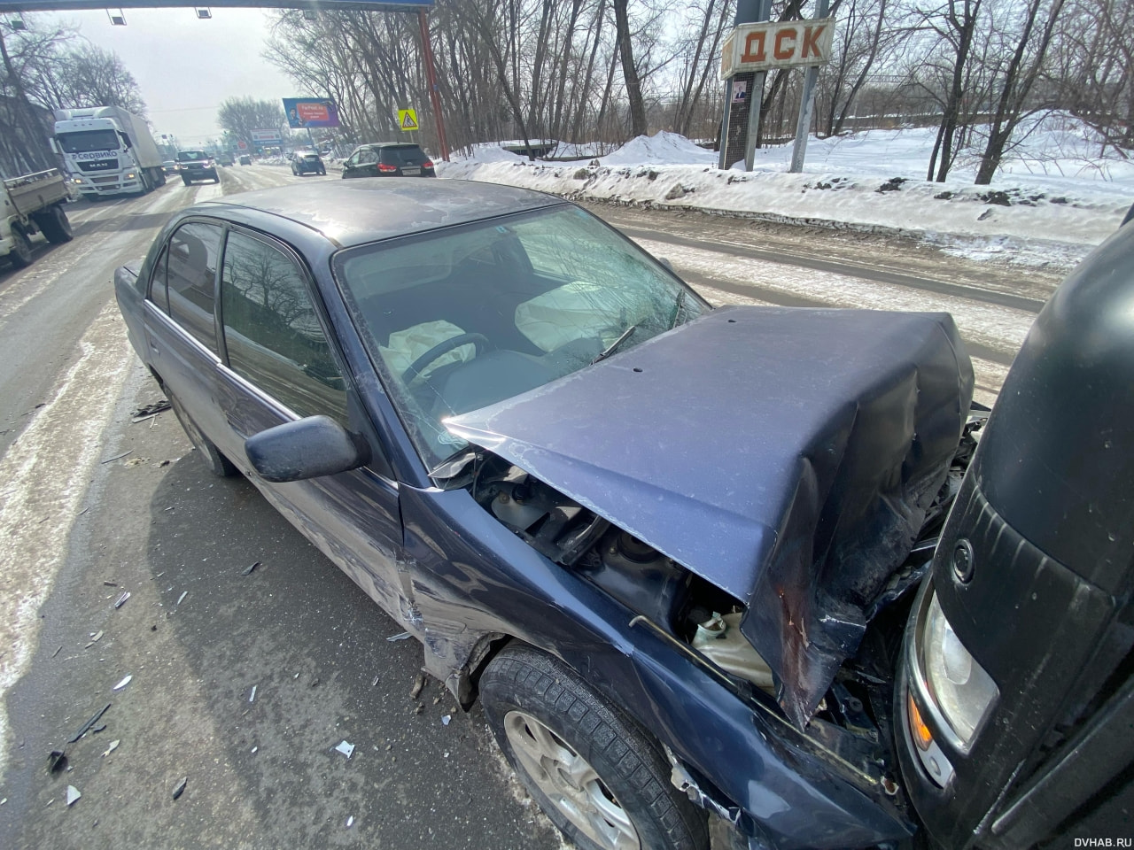 Toyota Carina столкнулась с грузовиком из-за Nissan Tiida (ФОТО) — Новости  Хабаровска