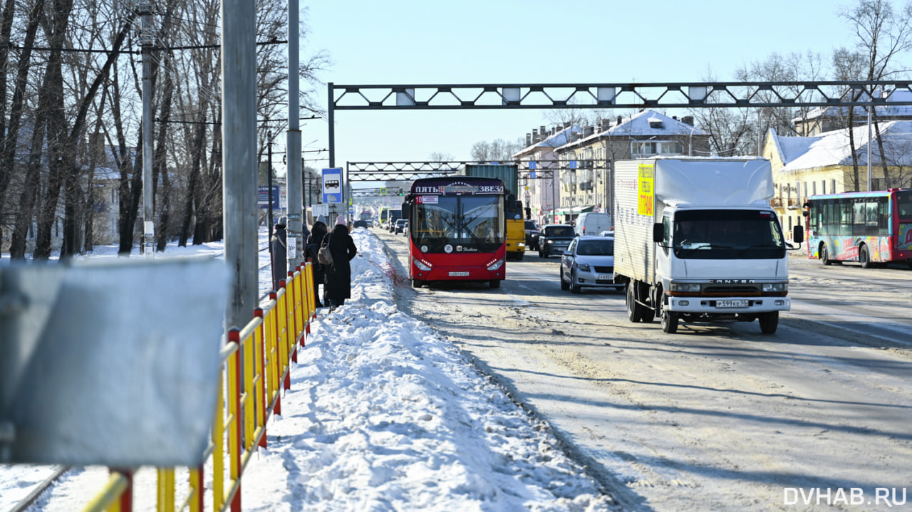 МУП «Южное» заставили почистить от снега автобусную полосу на  Краснореченской — Новости Хабаровска