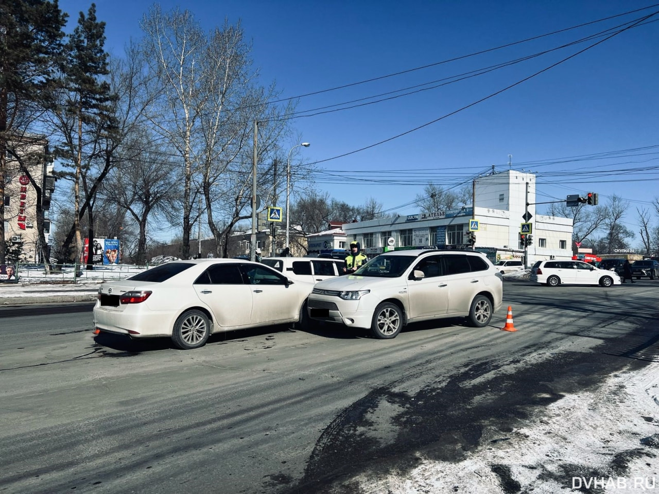 Мужчине стало плохо за рулем на Бойко-Павлова (ФОТО) — Новости Хабаровска