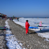 Больше всего участников готовили свои доски в начале благоустроенной территории пляжа — newsvl.ru