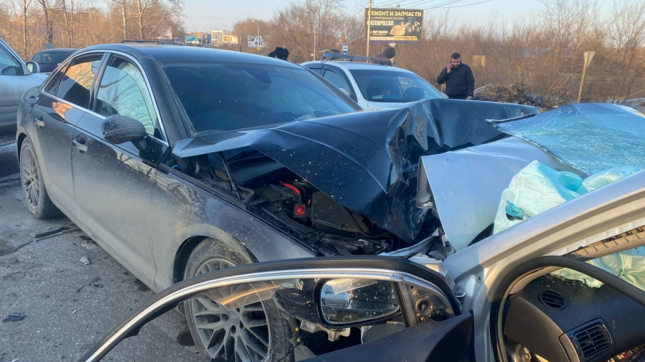 Почти отрезало ногу: мужчина и женщина пострадали в лобовой аварии (ФОТО) —  Новости Хабаровска