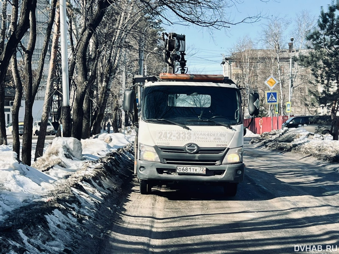 Таксист на Toyota Prius стал виновником ДТП в проезде Локомотивном (ФОТО) —  Новости Хабаровска