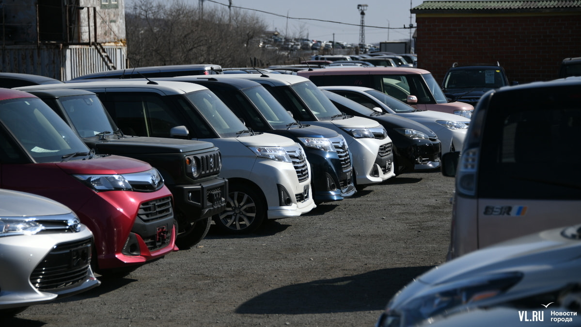 Оставшиеся стоянки начали разгонять на авторынке «Зеленый угол» — Новости  Хабаровска