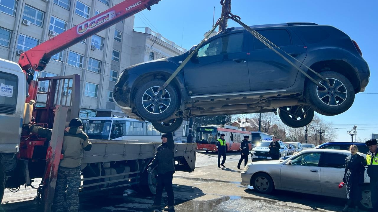 Автомобили массово эвакуируют в Хабаровске за нарушение правил парковки  (ФОТО) — Новости Хабаровска