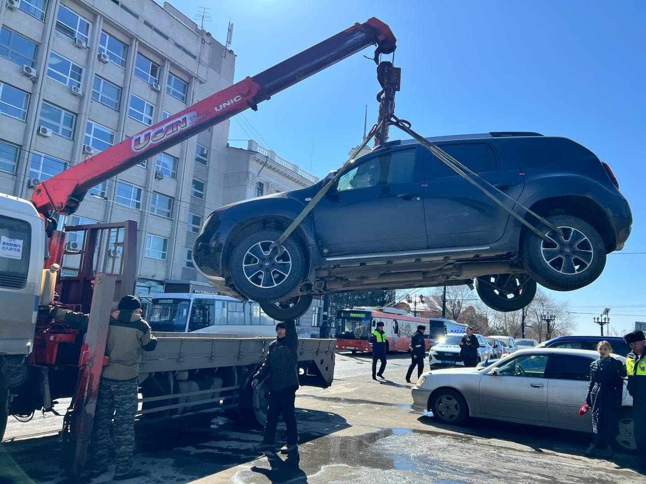 Автомобили массово эвакуируют в Хабаровске за нарушение правил парковки  (ФОТО) — Новости Хабаровска