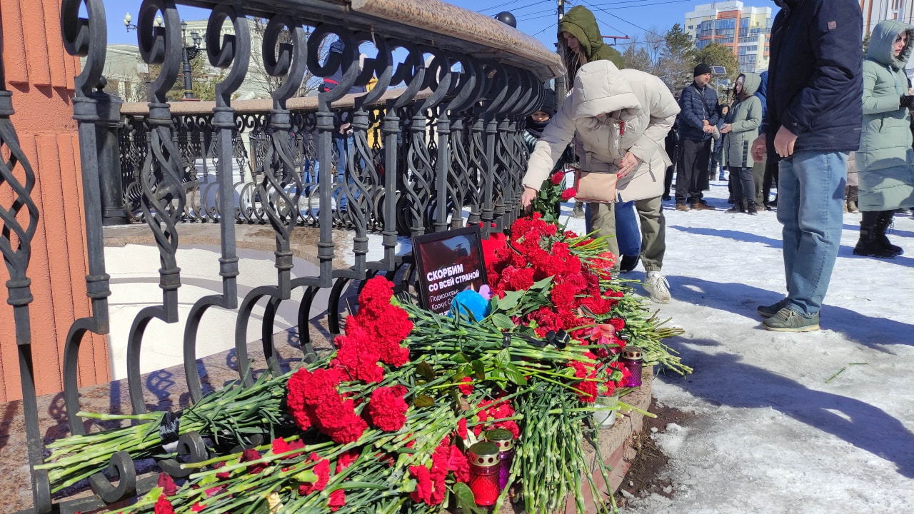 В Хабаровске проходят траурные мероприятия памяти жертв теракта (ФОТО) —  Новости Хабаровска