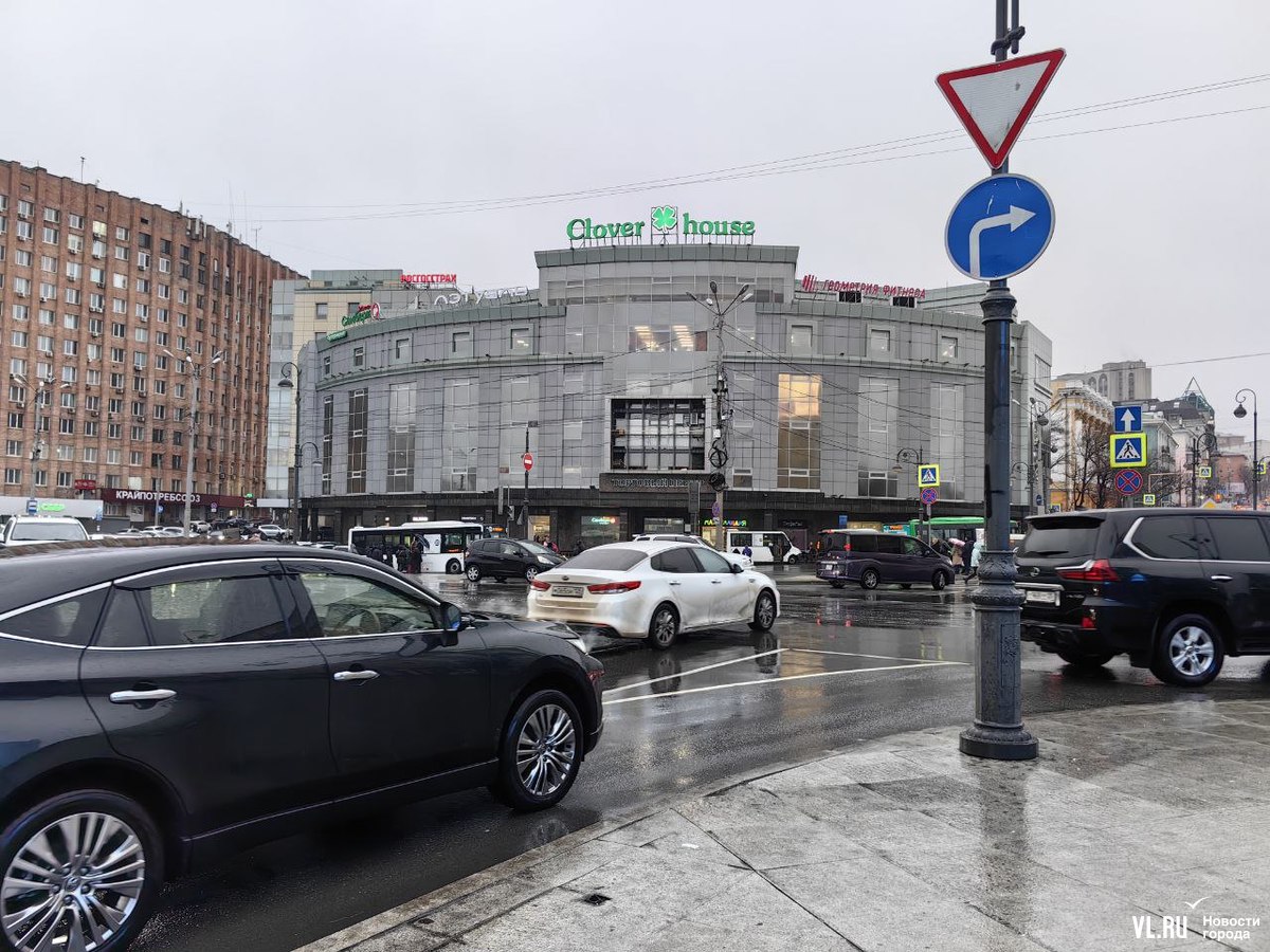 Владивосток постепенно затапливает продолжающийся дождь (ФОТО; ВИДЕО) –  Новости Владивостока на VL.ru