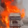 В районе Камской улицы во Владивостоке сгорела фура (ВИДЕО)