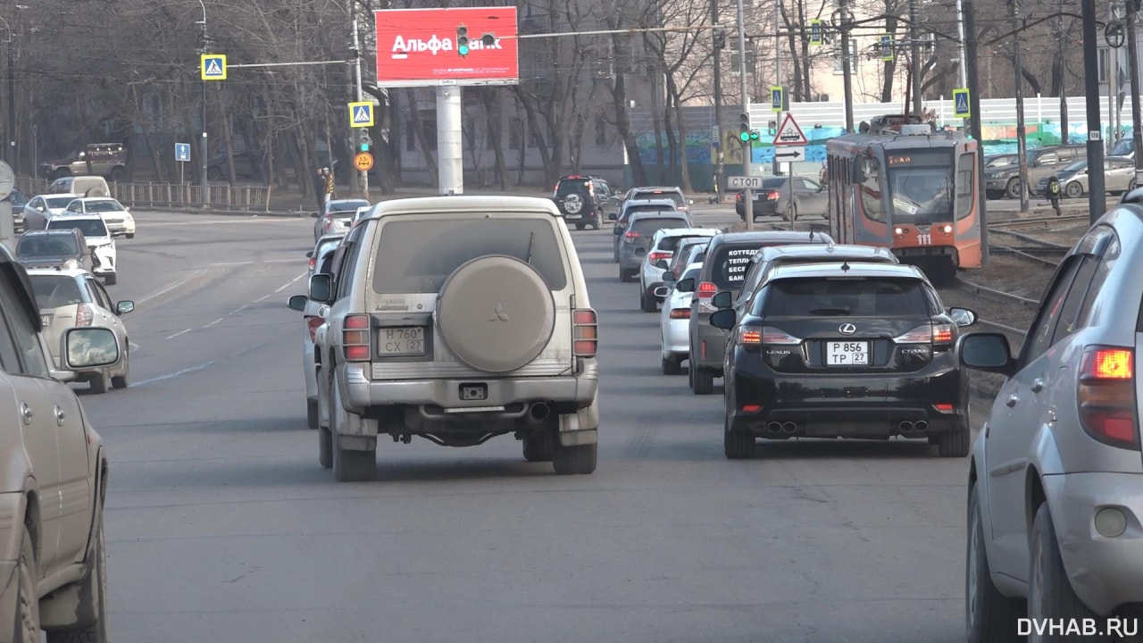 Honda Vezel попала под фуру на Волочаевской (ФОТО) — Новости Хабаровска