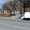 Но грузовики нашли другой заезд, рядом с лестницей — newsvl.ru