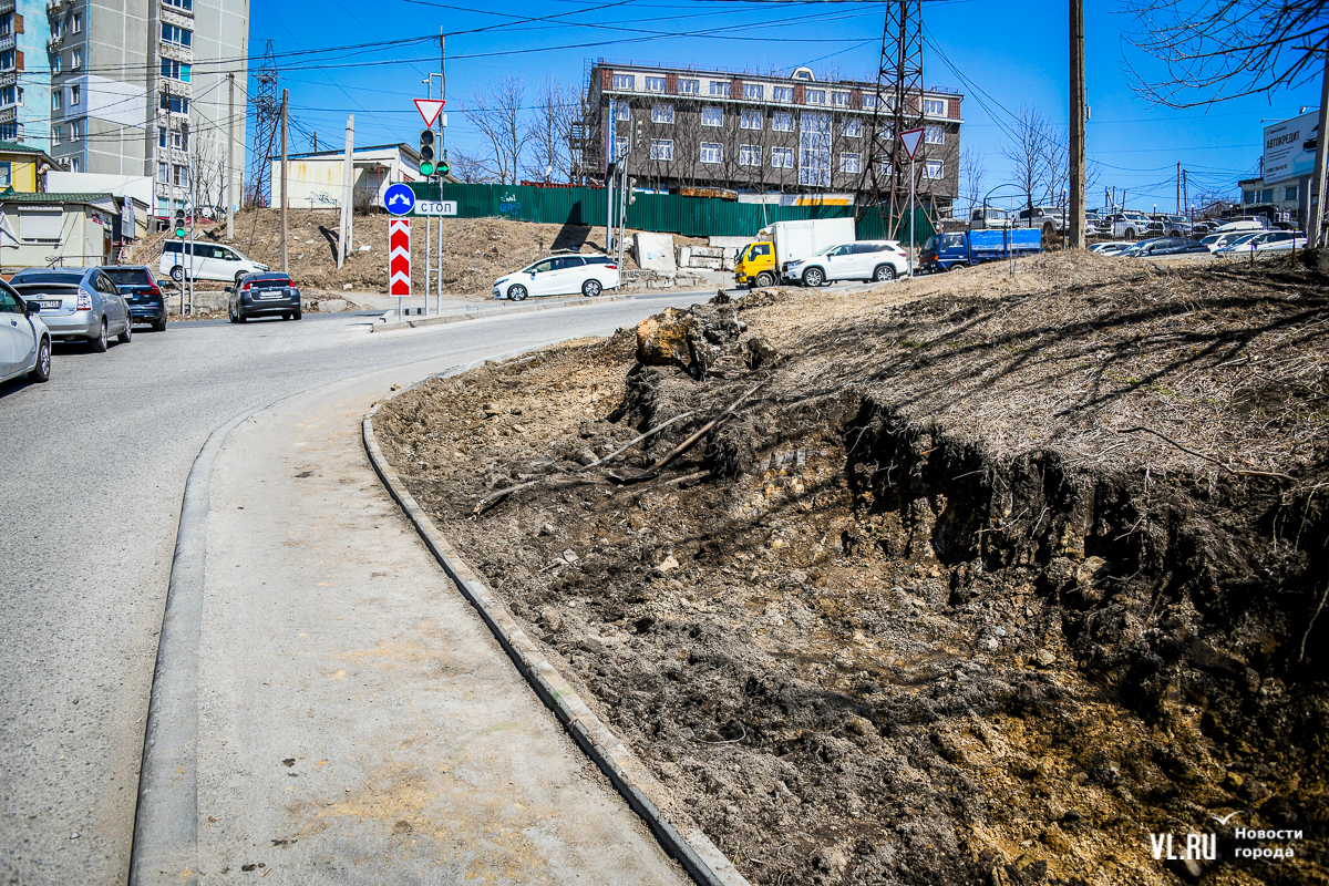 Во Владивостоке начали расширять дорогу на повороте с Кузнецова на Нейбута  и ремонтировать Героев Хасана (ФОТО) – Новости Владивостока на VL.ru