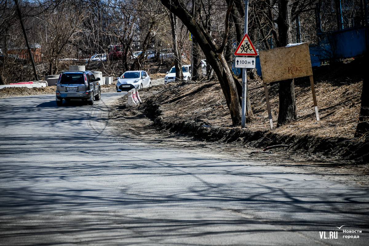 Во Владивостоке начали расширять дорогу на повороте с Кузнецова на Нейбута  и ремонтировать Героев Хасана (ФОТО) – Новости Владивостока на VL.ru