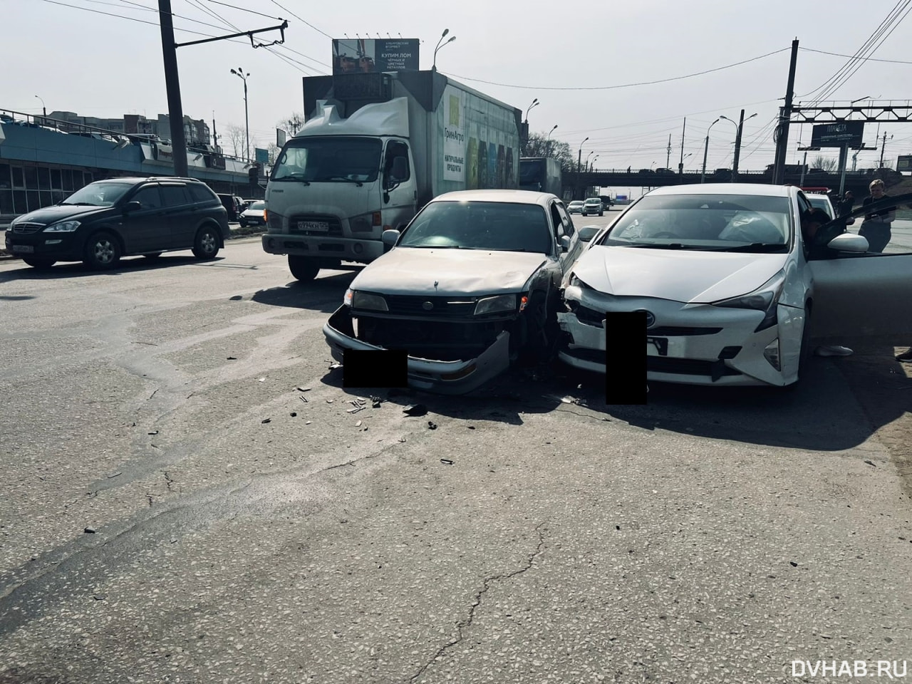 Prius и Corolla столкнулись на Большой по вине навигатора (ФОТО) — Новости  Хабаровска