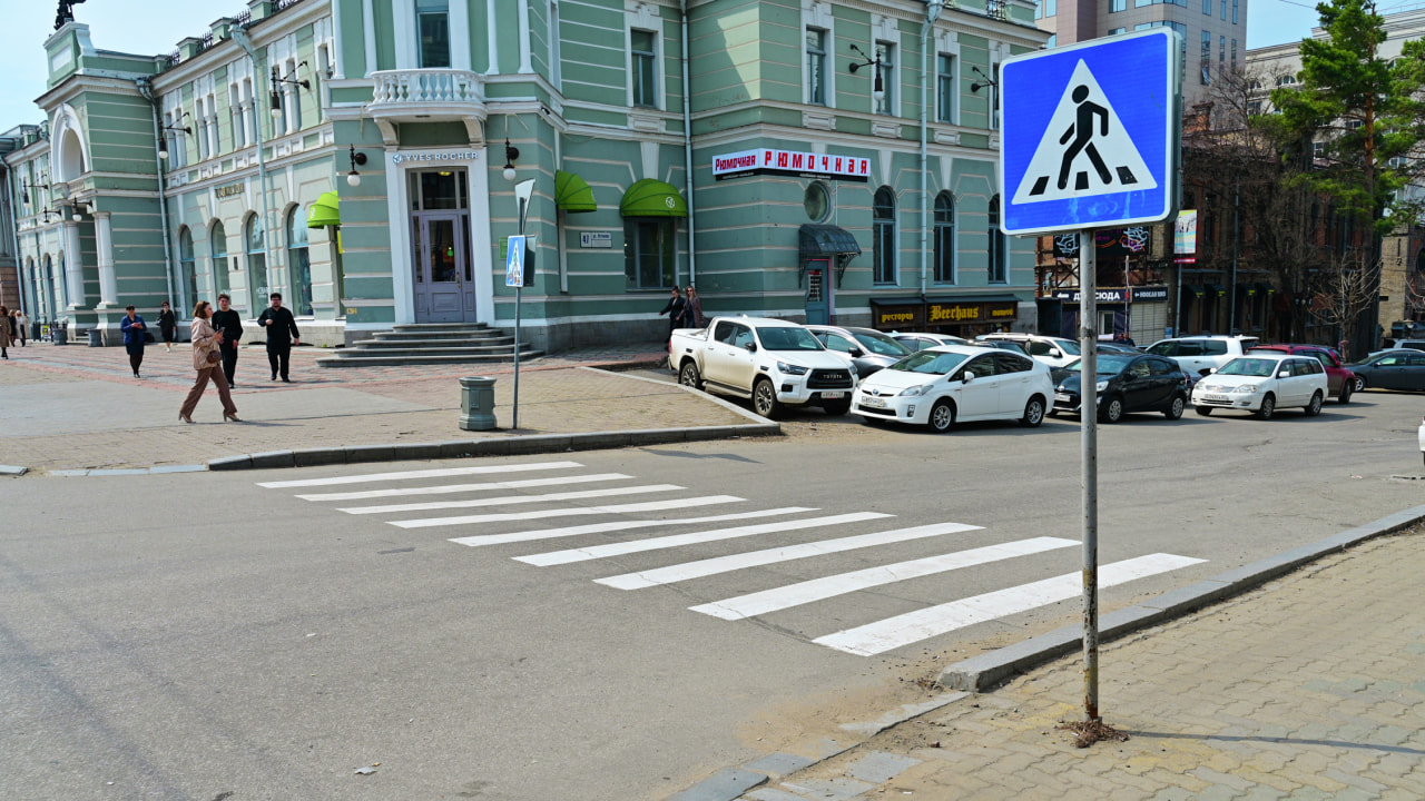 На новой разметке со стеклошариками скользят мотоциклисты и пешеходы (ФОТО)  — Новости Хабаровска