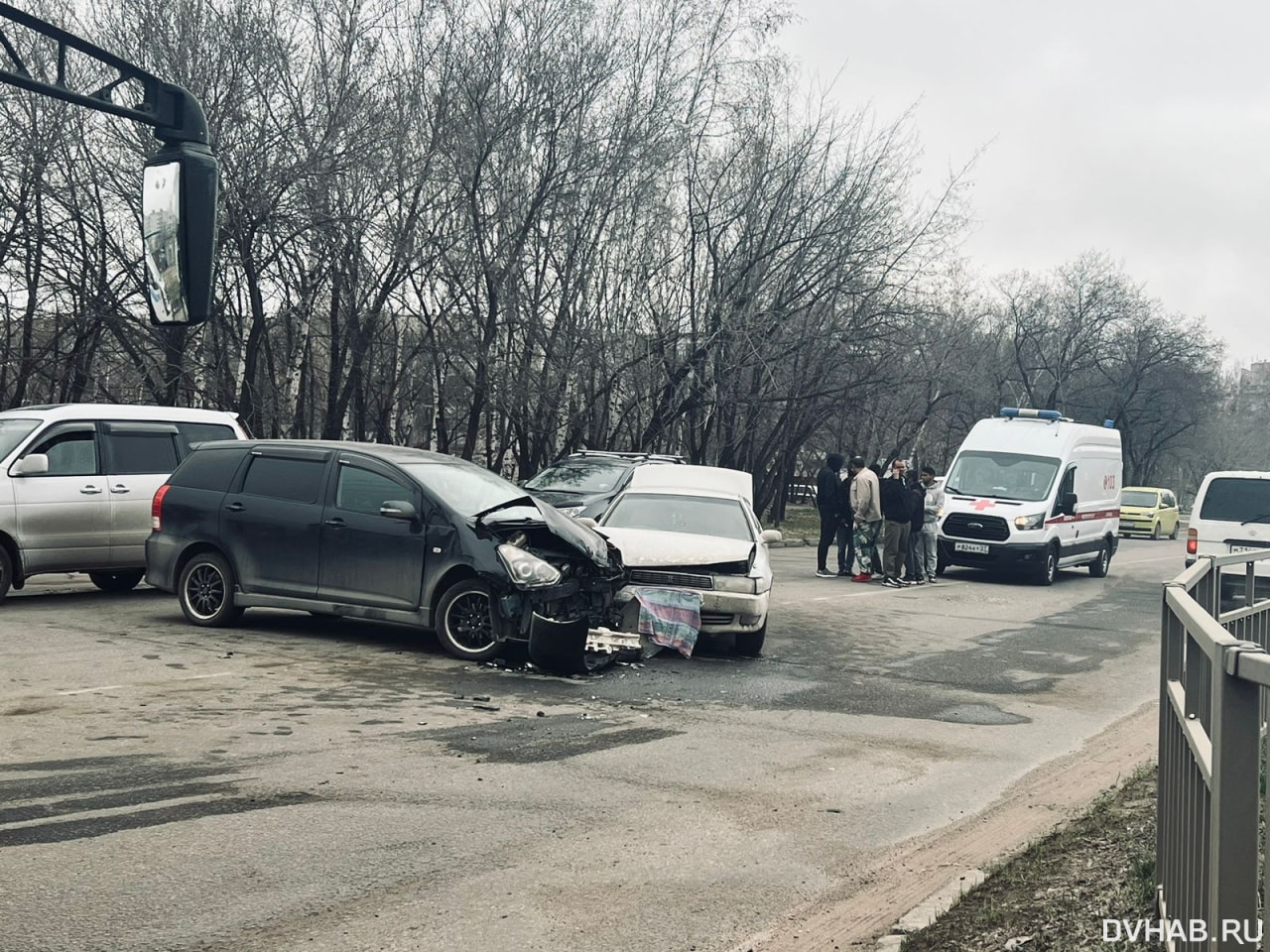 Не довез братьев: Cresta и Wish столкнулись на Ворошилова (ФОТО) — Новости  Хабаровска