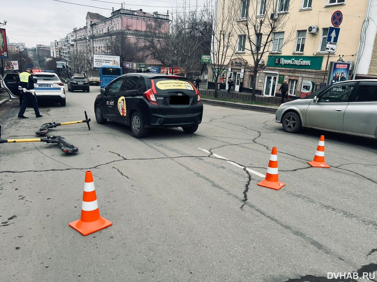 Таксист сбил самокатчика в центре Хабаровска (ФОТО) — Новости Хабаровска