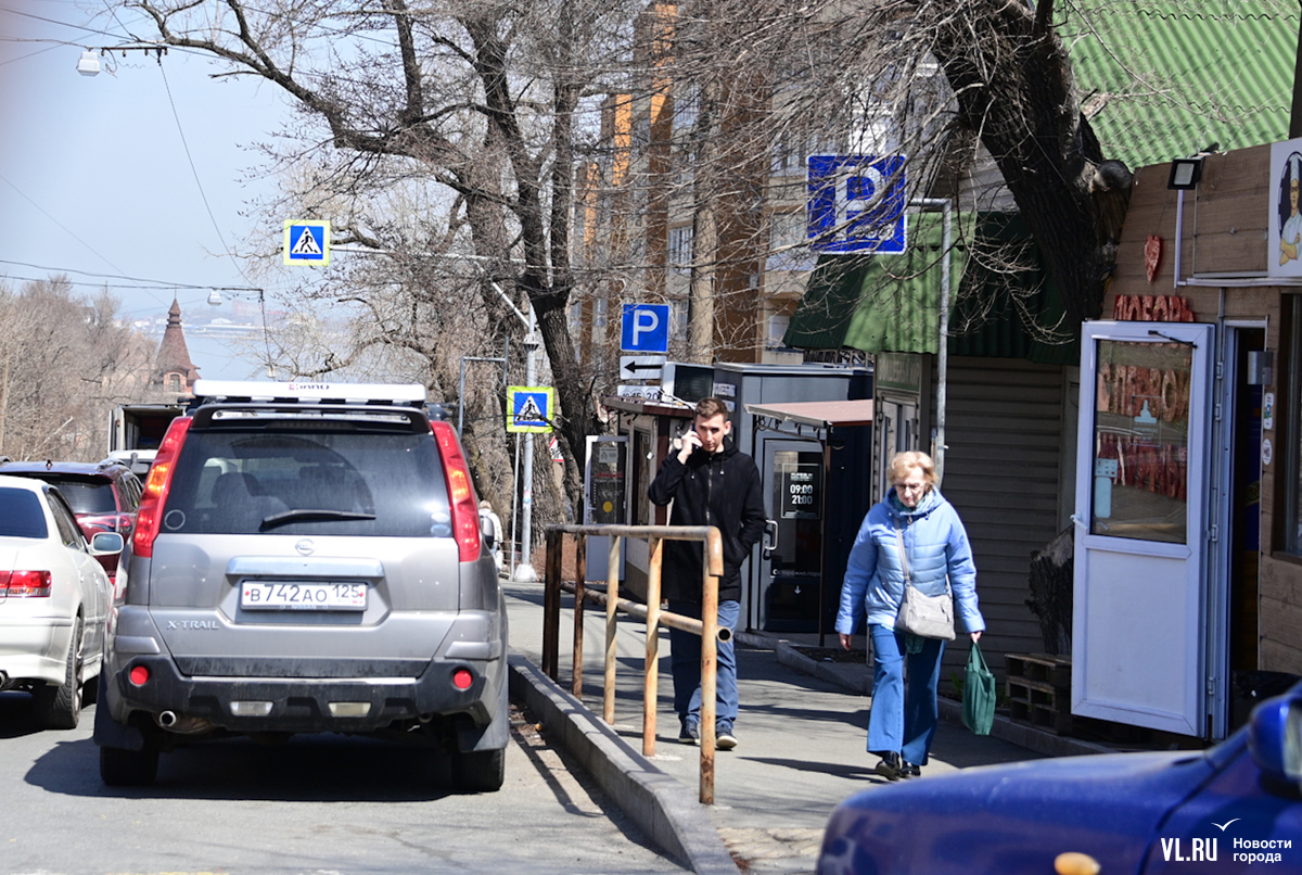 Парковка на Русской, Советской, проспектах Острякова и Океанском внезапно  стала платной – Новости Владивостока на VL.ru