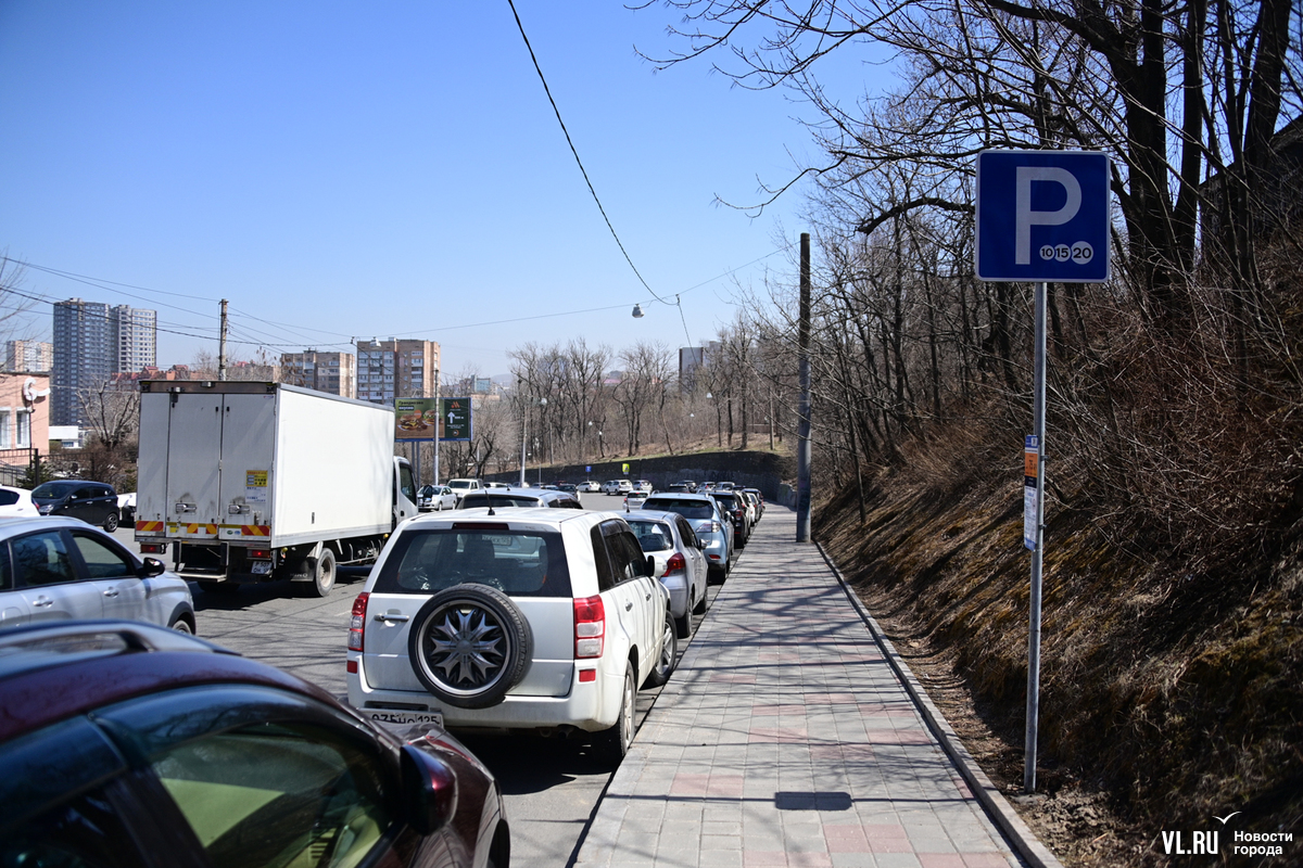 Парковка на Русской, Советской, проспектах Острякова и Океанском внезапно  стала платной – Новости Владивостока на VL.ru