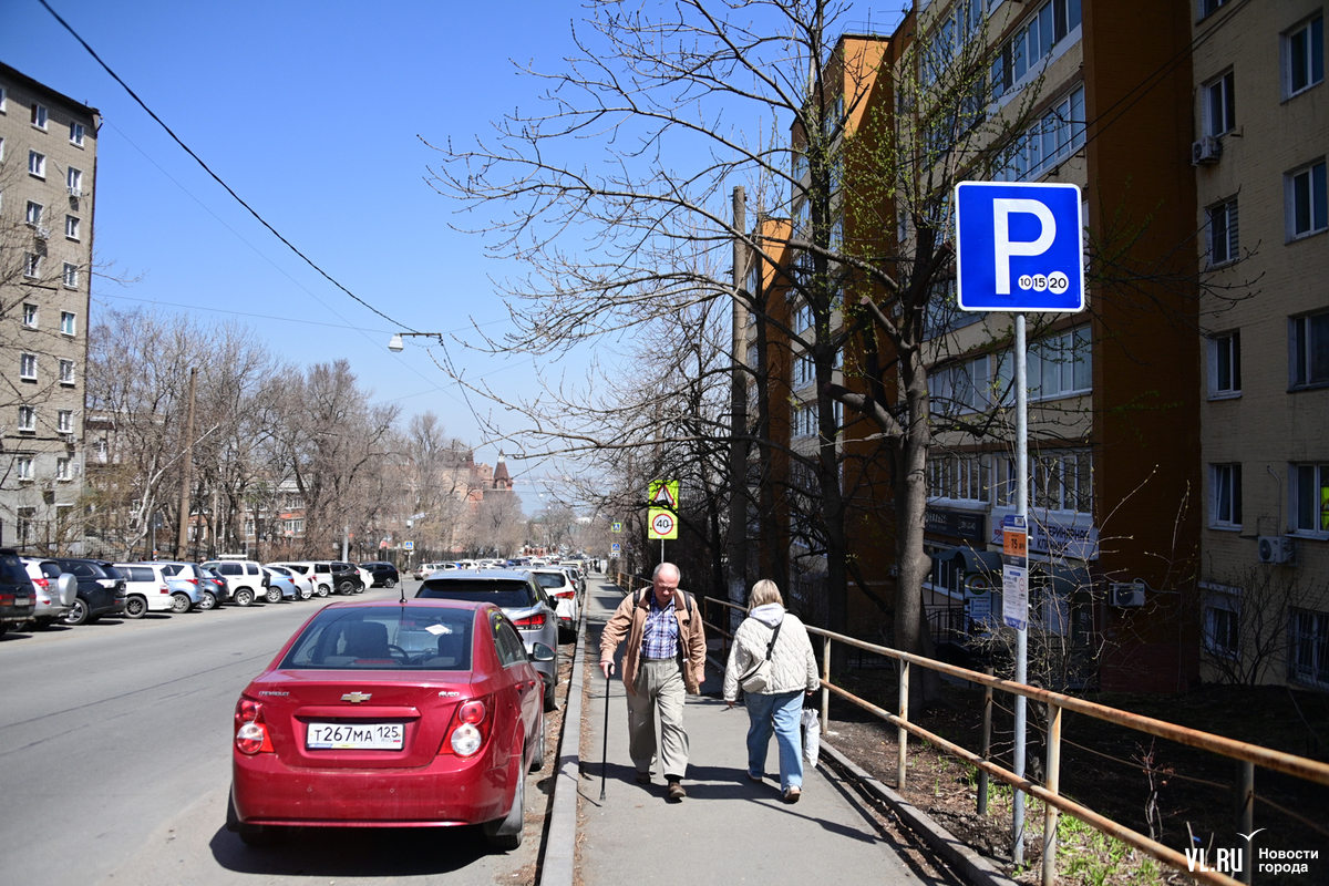 Парковка на Русской, Советской, проспектах Острякова и Океанском внезапно  стала платной – Новости Владивостока на VL.ru