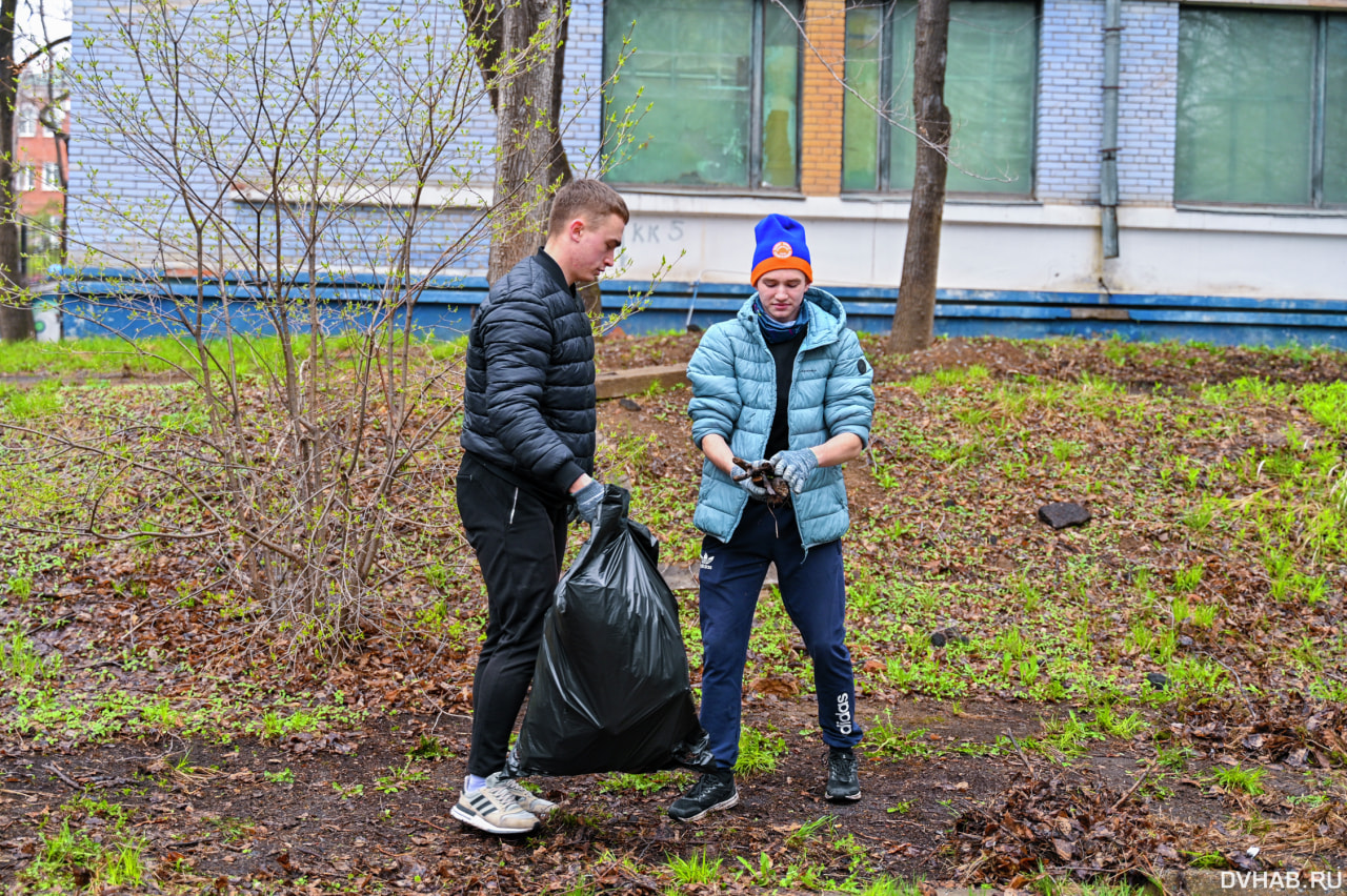 Первый общегородской субботник проходит в Хабаровске (ФОТО; ВИДЕО) —  Новости Хабаровска