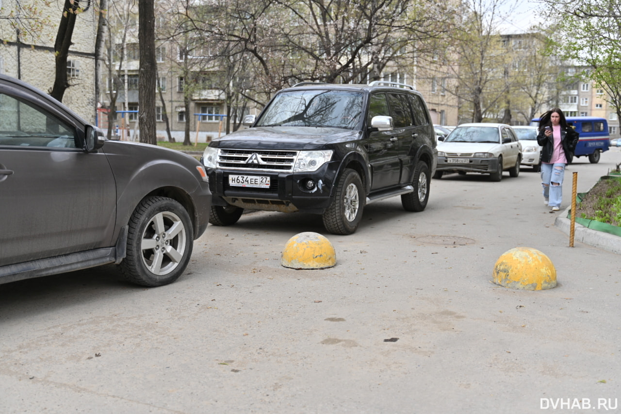 С заблокированными проездами не могут разобраться жители на Суворова (ФОТО)  — Новости Хабаровска