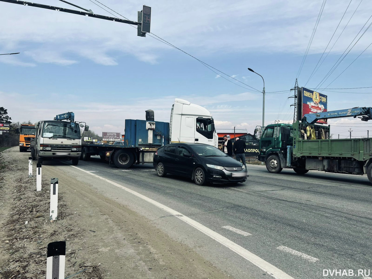 Догоняшки» легковушке устроил грузовик на выезде из Хабаровска (ФОТО) —  Новости Хабаровска